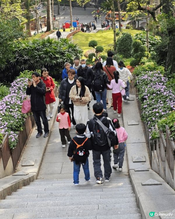 越秀花園的五羊石雕，我們一家四口去玩2天一夜，五羊石雕是廣州...