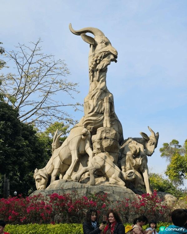 越秀花園的五羊石雕，我們一家四口去玩2天一夜，五羊石雕是廣州...