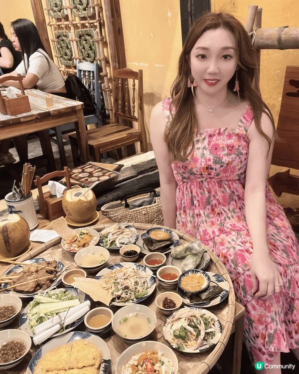 越南會安古城有很多古舊建築及市集還有很多打卡咖啡店很值得一去...