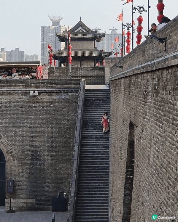 兵馬俑,秦始皇陵建於公元前246年至公元前208年，歷時39...