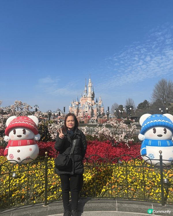 去咗上海嘅迪士尼，覺得上海迪士尼好玩過香港嗰個，啲景點都好靚...