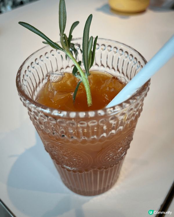 啟德雙子匯Unme ，人流唔算多，但係有一定質素的西餐廳，去...