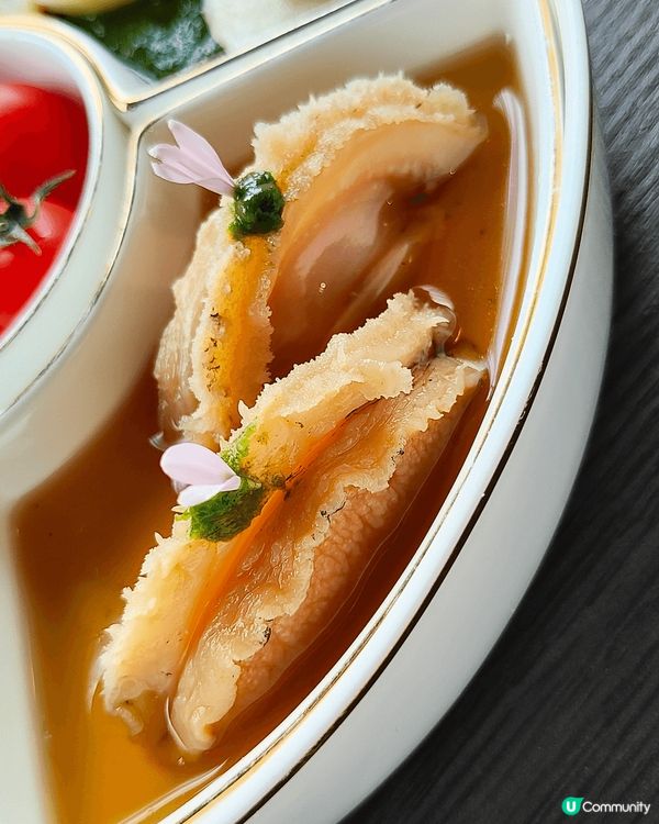 尖沙咀isquare 6樓潮藝館，新派潮州菜。整片落地大玻璃...