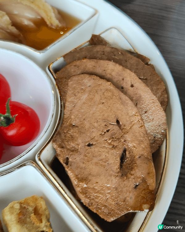 尖沙咀isquare 6樓潮藝館，新派潮州菜。整片落地大玻璃...