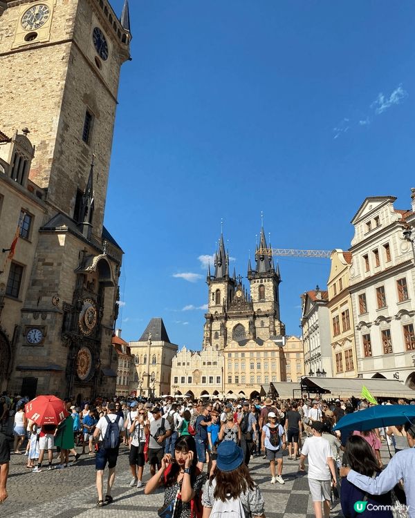 布拉格的舊城區每日來到的遊客多不勝數，想要係天文鐘下面影相都...