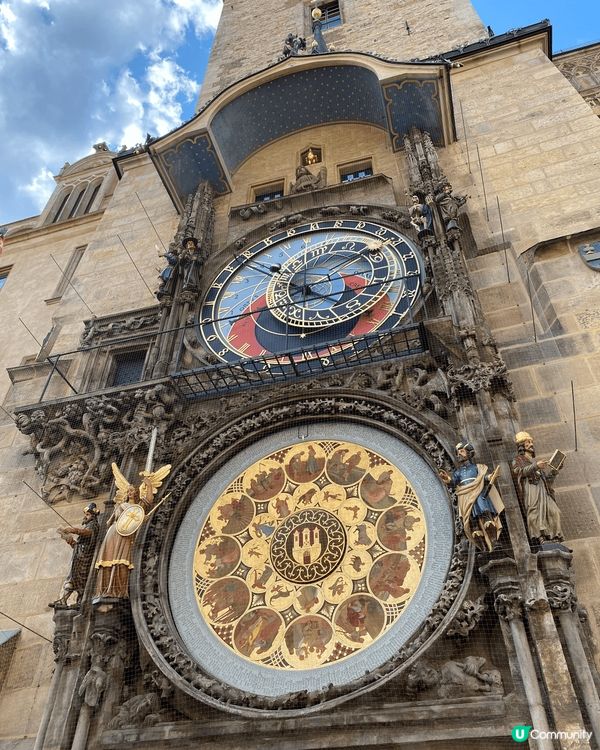 布拉格的舊城區每日來到的遊客多不勝數，想要係天文鐘下面影相都...