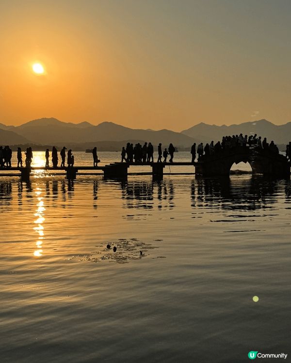 杭州西湖，好出名既地方～景色好靚，黃昏時間去好正😊遊埋船河正...