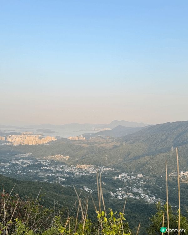 大刀屻山名字源於山脊薄如刀刃，是大埔和粉嶺行山路線。 這裡有...