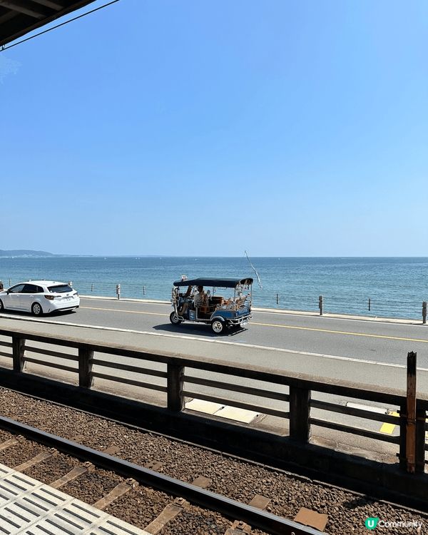 去到日本旅行，必去東京鎌倉高校前，望住一望無際嘅海景，非常輕...