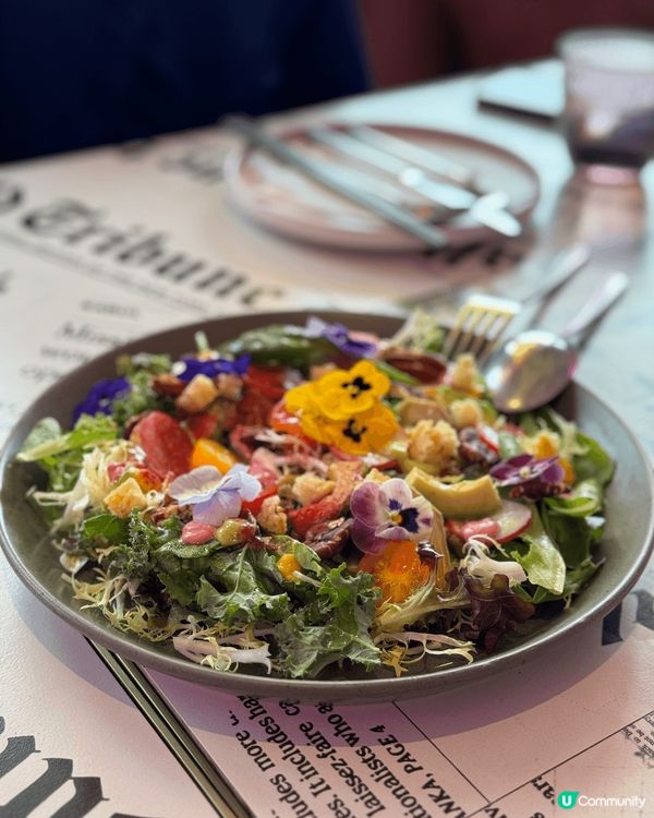 到日本要到處走走，看看沿途風景，打打卡拍拍照，享用美食令心情...