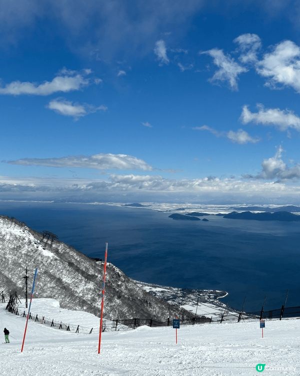 相片攝於日本琵琶湖湯雪場，係一個可以邊滑雪邊欣賞日本最大湖嘅...