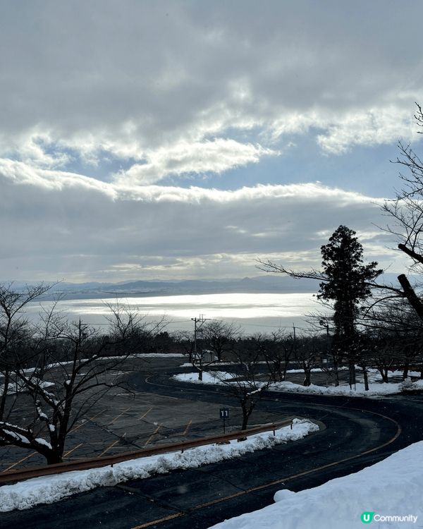 相片攝於日本琵琶湖湯雪場，係一個可以邊滑雪邊欣賞日本最大湖嘅...
