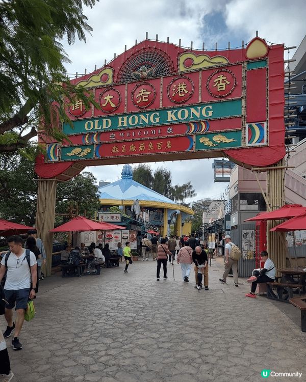 香港海洋公園設有熊貓、企鵝、北極狐及海豚等珍貴海陸動物展館，...