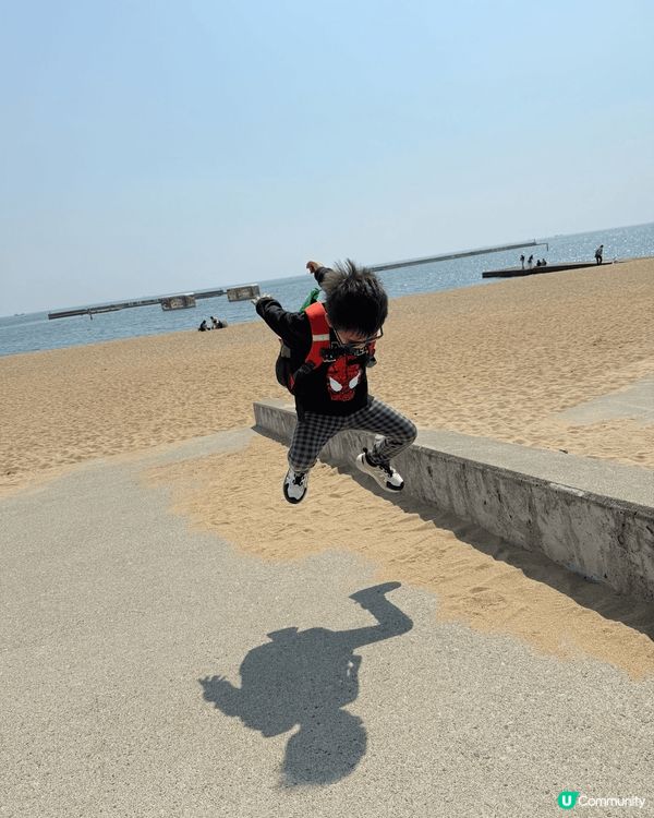 帶住小朋友係亞洲地區不停行萬哩路，著住韓服體驗當地文化，率先...