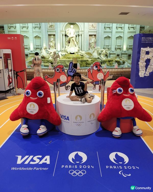 帶住小朋友係亞洲地區不停行萬哩路，著住韓服體驗當地文化，率先...