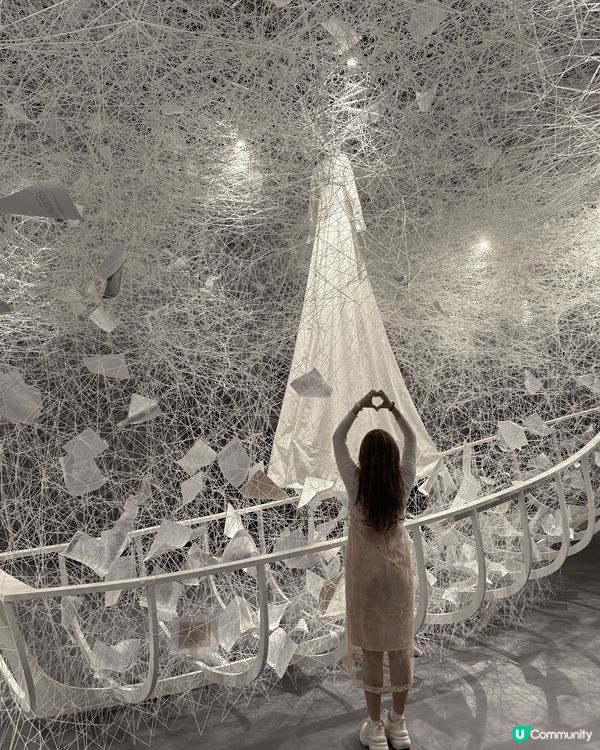 深圳鹽田千春《命運的邊緣》在木星藝術館舉辦中！展館中展出不少...