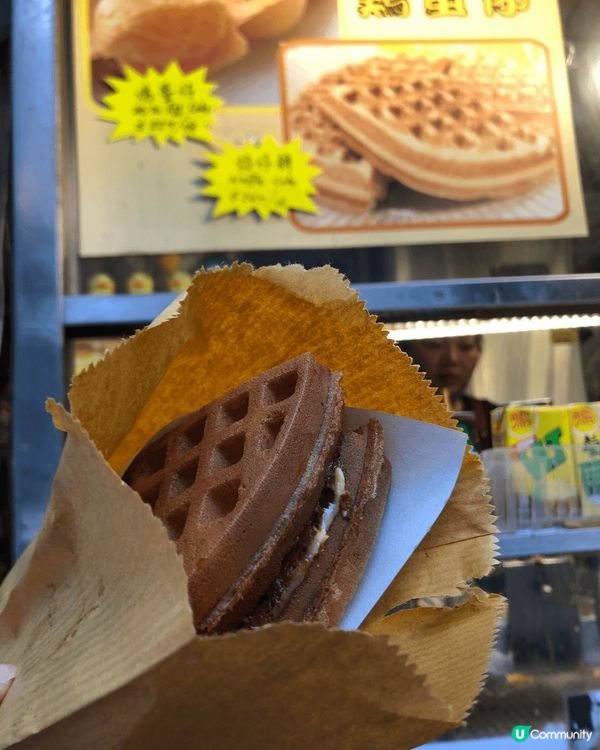 尖東香港必食小食店位於尖沙咀麼地道67號半島中心地下G01B...