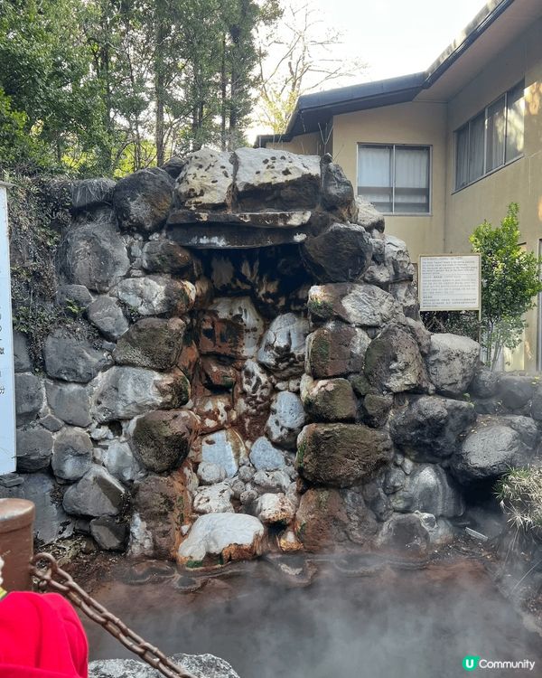 日本福崗的別府的龍卷地獄，一去到望到的是平平無奇嘅石頭砌成嘅...