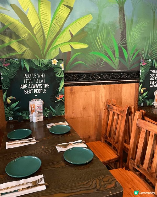 The Jungle 餐廳以熱帶風情為主題，從踏入餐廳的那一...
