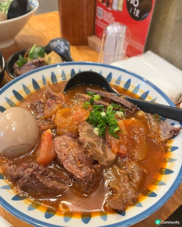 六両三台灣菜 🏮  簡約時尚，古色古香