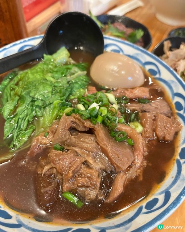 六両三台灣菜 🏮  簡約時尚，古色古香