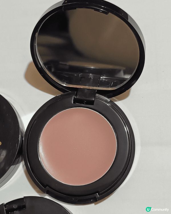 想推薦ESTEE LAUDER的睡眠唇膜或作唇部底霜，我夜晚...