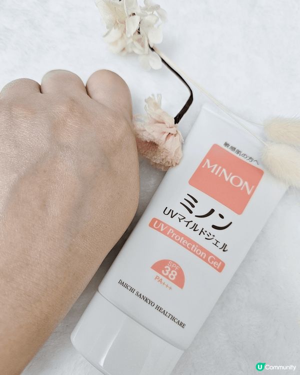 夏日外出 記得要搽防曬，呢款不油不膩，上面後有珠光效果，好啱...