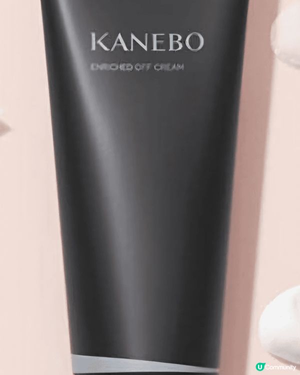 Kanebo潔面霜含精華級保濕成份，能溫和地清潔皮膚，同時水...