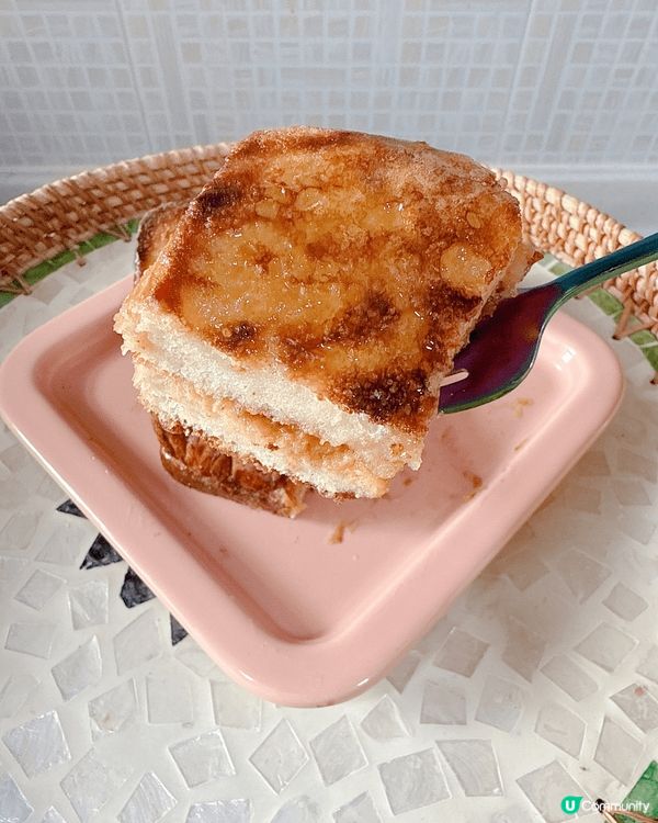 今日整咗杏仁醬西多士，自己整放多D杏仁醬，再加油，又邪惡又好...