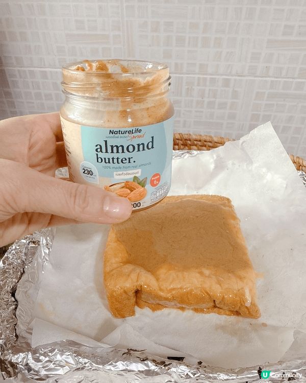 今日整咗杏仁醬西多士，自己整放多D杏仁醬，再加油，又邪惡又好...