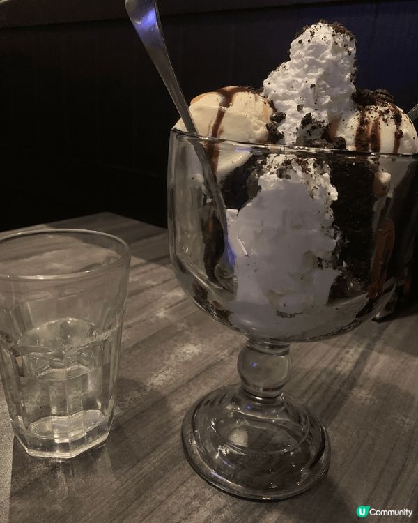 食雪糕🍦嘅開心時刻，抹茶香濃，士多啤梨酸甜，加上幼滑朱古力，...