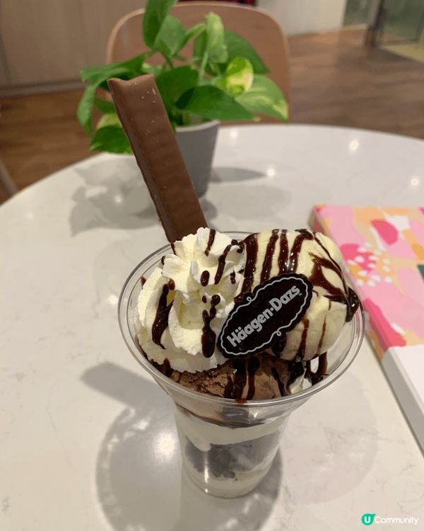 食雪糕🍦嘅開心時刻，抹茶香濃，士多啤梨酸甜，加上幼滑朱古力，...