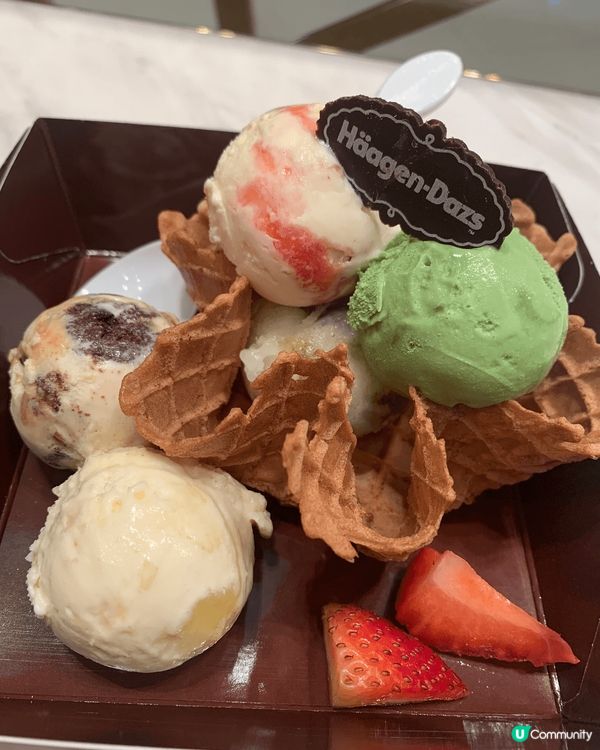 食雪糕🍦嘅開心時刻，抹茶香濃，士多啤梨酸甜，加上幼滑朱古力，...