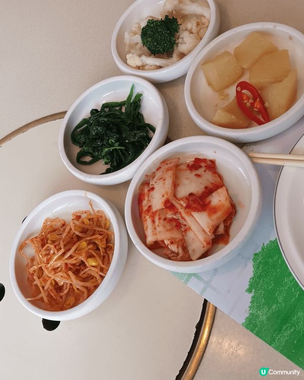 韓式墨魚野菜炒年糕，石頭窩飯及前菜。正。