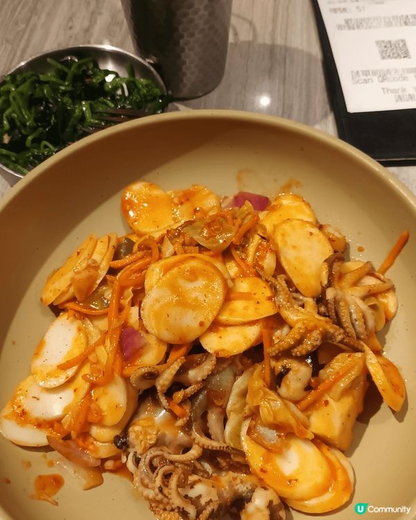 韓式墨魚野菜炒年糕，石頭窩飯及前菜。正。