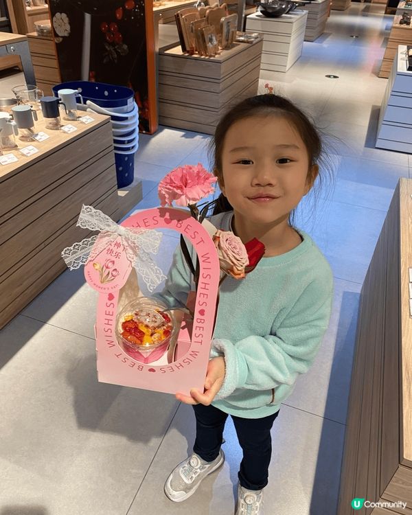 阿女親手製作的草莓海綿蛋糕，去深圳旅遊可以去設鄉味體驗下DI...