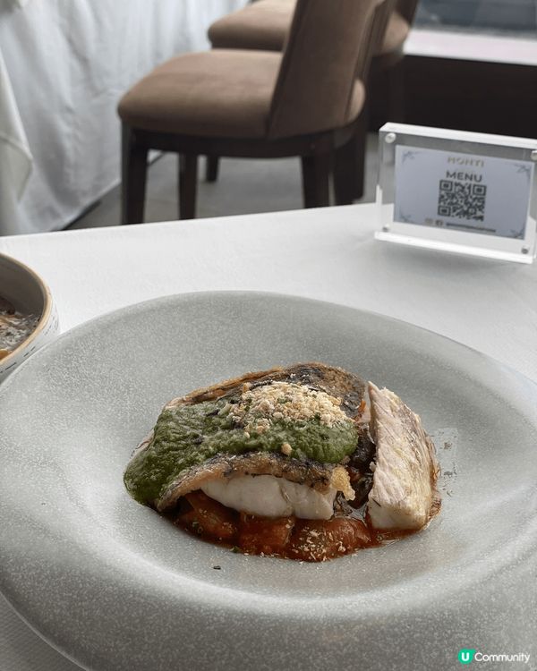 在新加坡的海濱旁有間精緻西餐，十分推介給大家。食物質素不錯，...