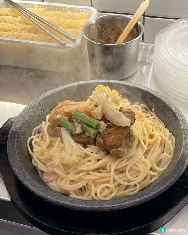 靓米配半肥瘦蜡肠，打开盖就被煲仔饭的香味迷到流口水了！