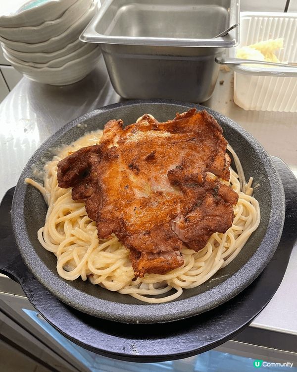 靓米配半肥瘦蜡肠，打开盖就被煲仔饭的香味迷到流口水了！