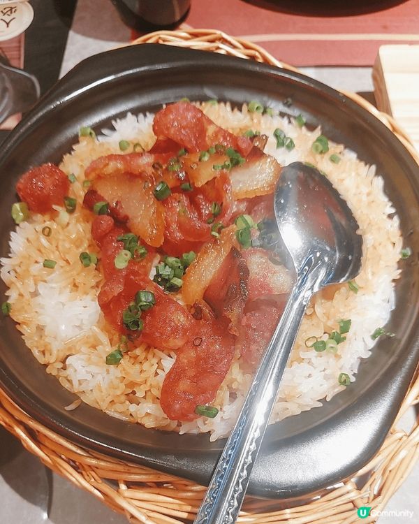 靓米配半肥瘦蜡肠，打开盖就被煲仔饭的香味迷到流口水了！