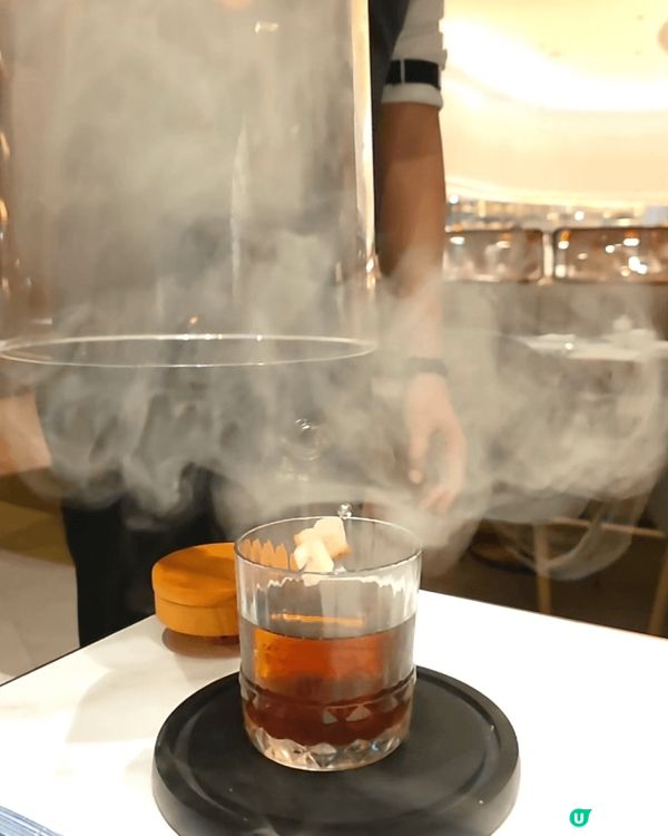 合和酒店大堂酒吧地方寬敞，坐得舒適；於下午五時至八時惠顧指定...