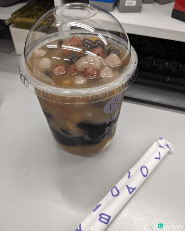 料杯杯臺式飲品，每杯都好豐富足料，彩色小芋圓十分Q彈，仙草順...