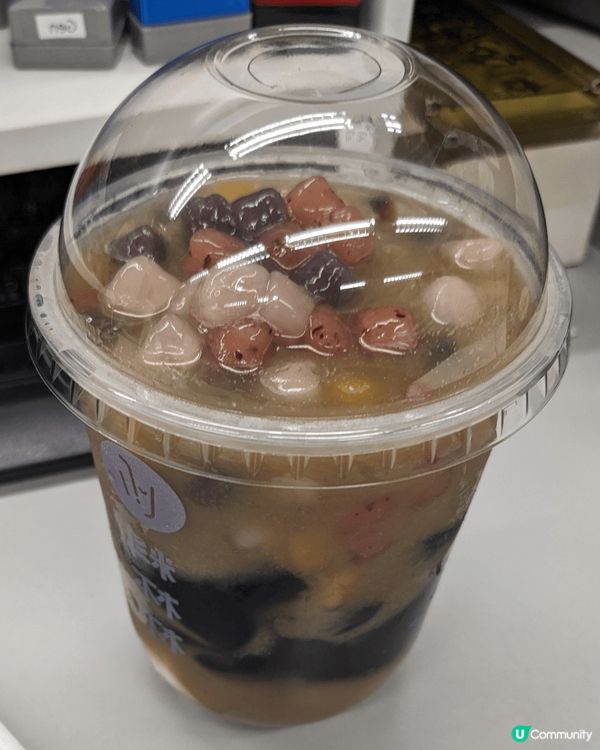 料杯杯臺式飲品，每杯都好豐富足料，彩色小芋圓十分Q彈，仙草順...