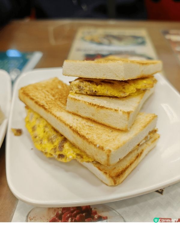 我每次一到深水埗，一定去深香園食蛋牛治，餐飲豬肝麵和紅豆冰。...