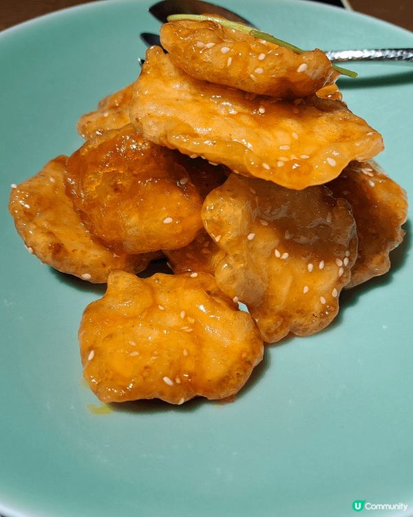 打卡東北菜裡面的酸菜餃子，小雞燉蘑菇和鍋包肉