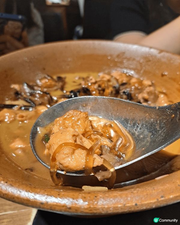 打卡東北菜裡面的酸菜餃子，小雞燉蘑菇和鍋包肉