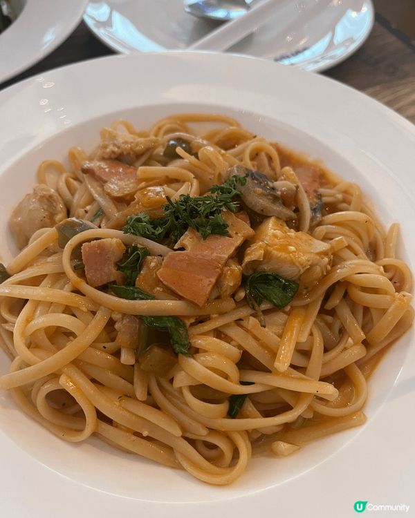 位於繁忙的銅鑼灣市中心，Little Fresh Cafe ...