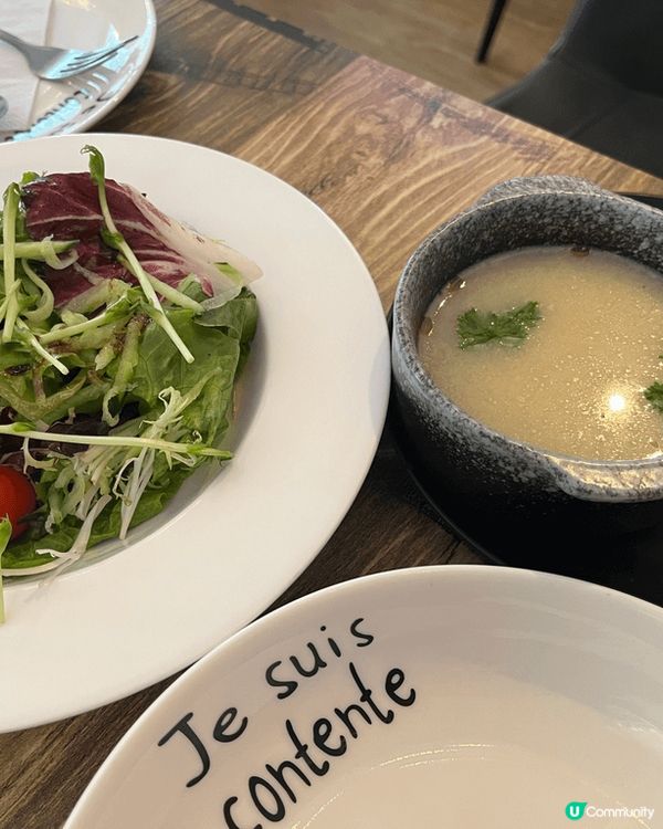 位於繁忙的銅鑼灣市中心，Little Fresh Cafe ...