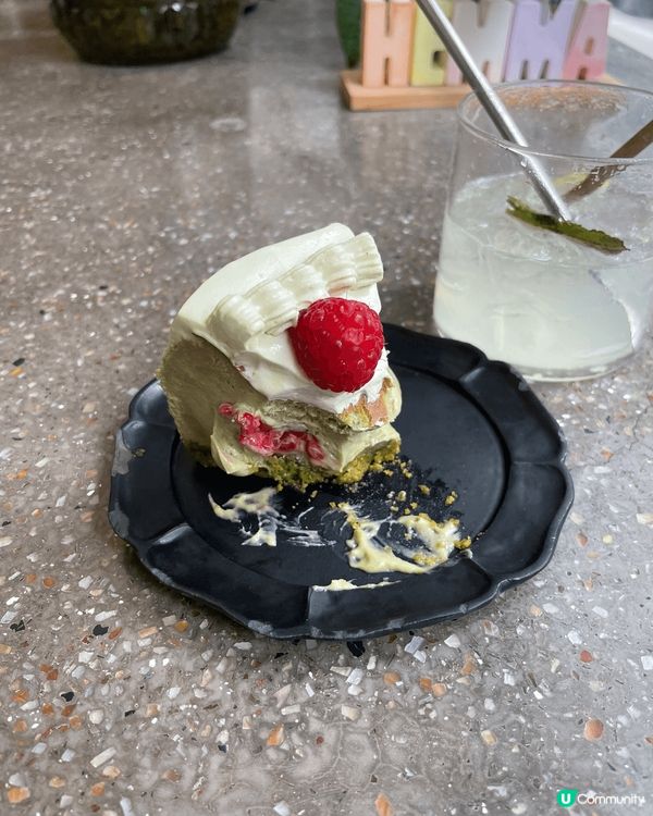 工作日中午嚟到西營盤排隊世一巴斯克名店，一人小等左15分鐘，...