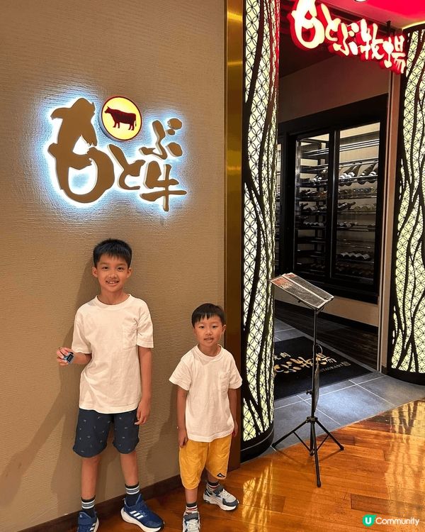 🚝「燒肉本部牧場（國際通店）」店內環境乾淨，座位好寬敞。🥗晚...